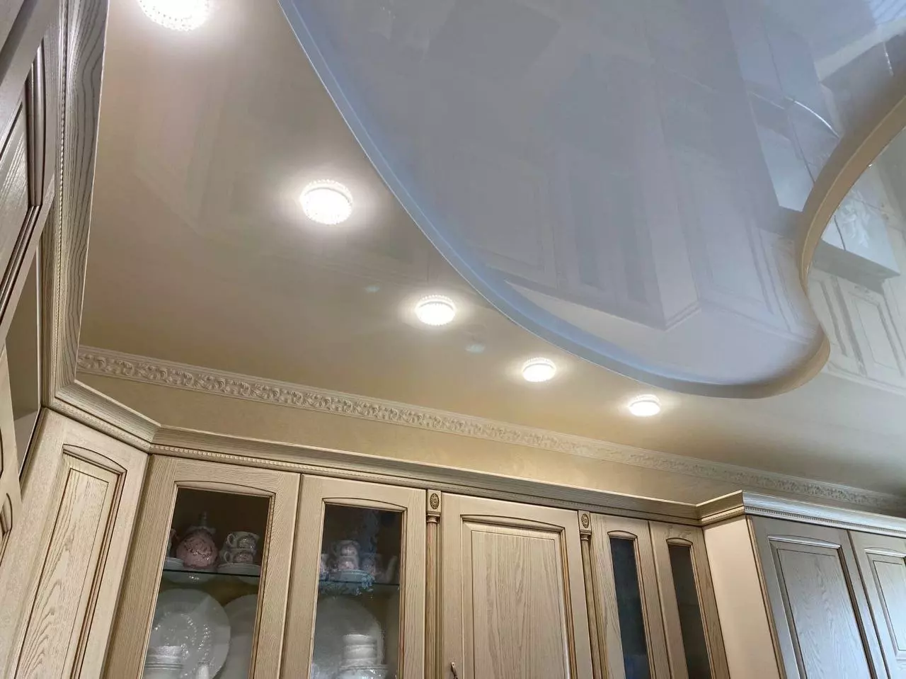 Двухуровневый  натяжной потолок